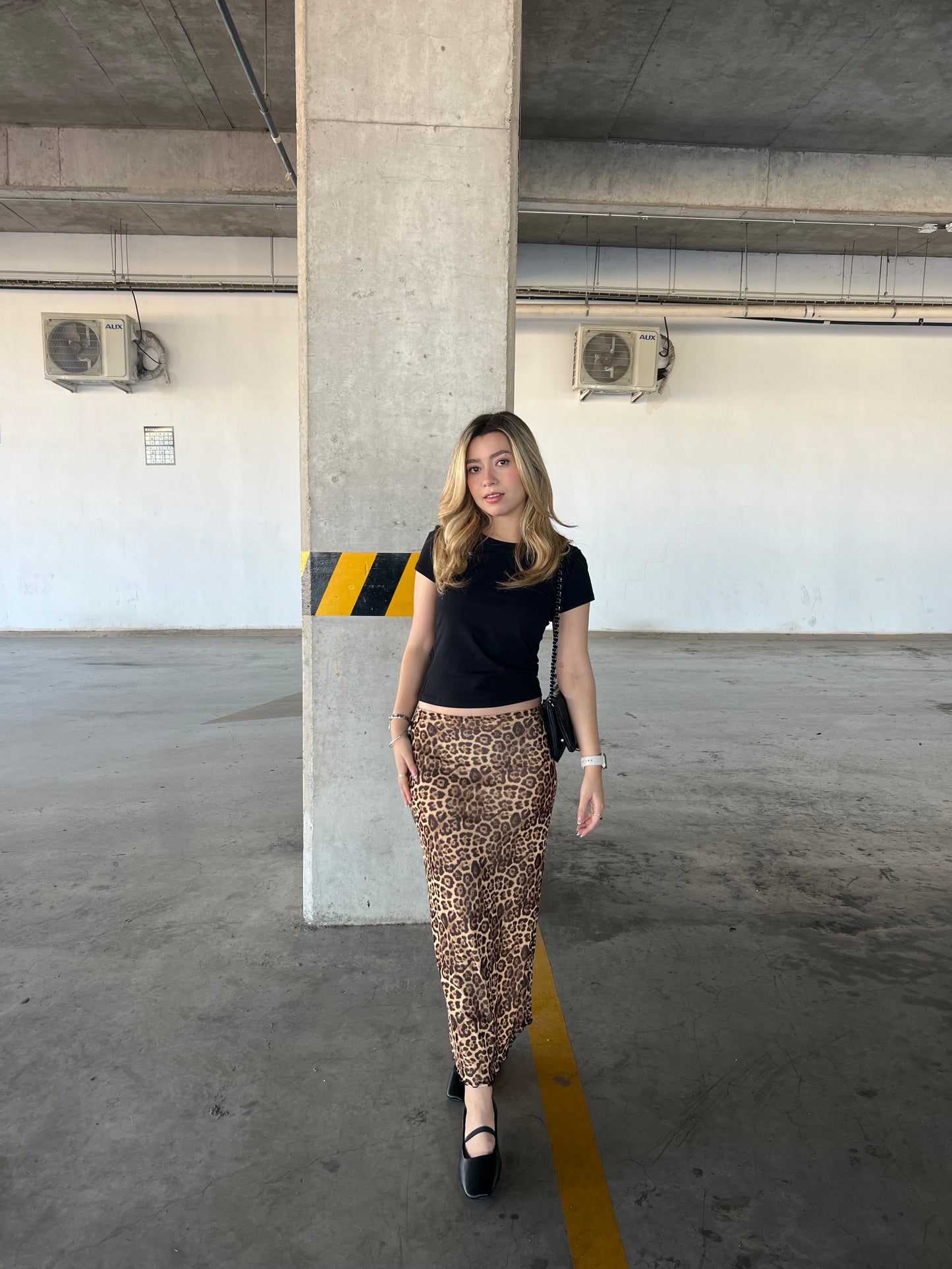 BASIC BLACK T-SHIRT
