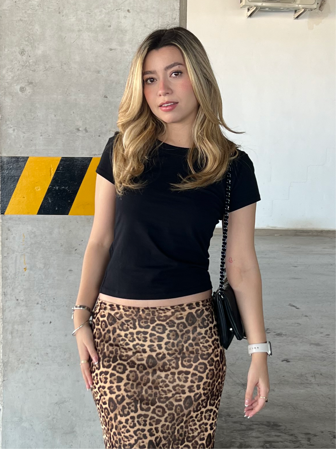 BASIC BLACK T-SHIRT