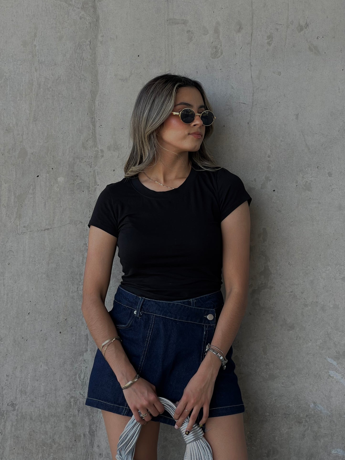 BASIC BLACK T-SHIRT