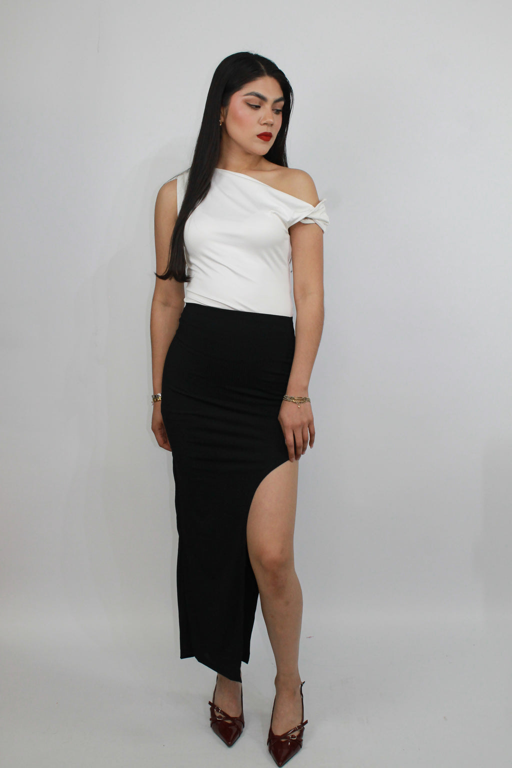 FALDA LARGA CON ABERTURA NEGRA