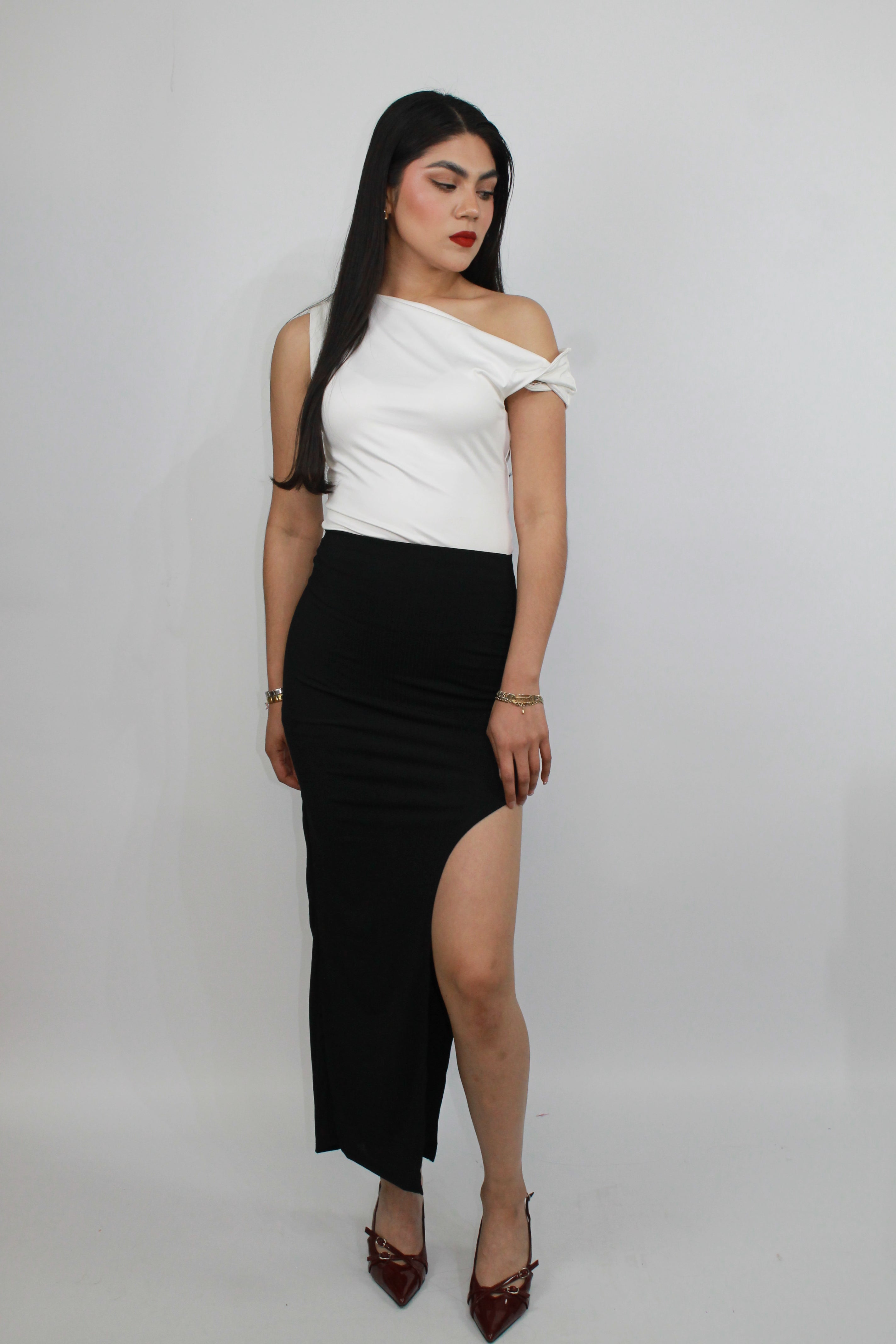 FALDA LARGA CON ABERTURA NEGRA