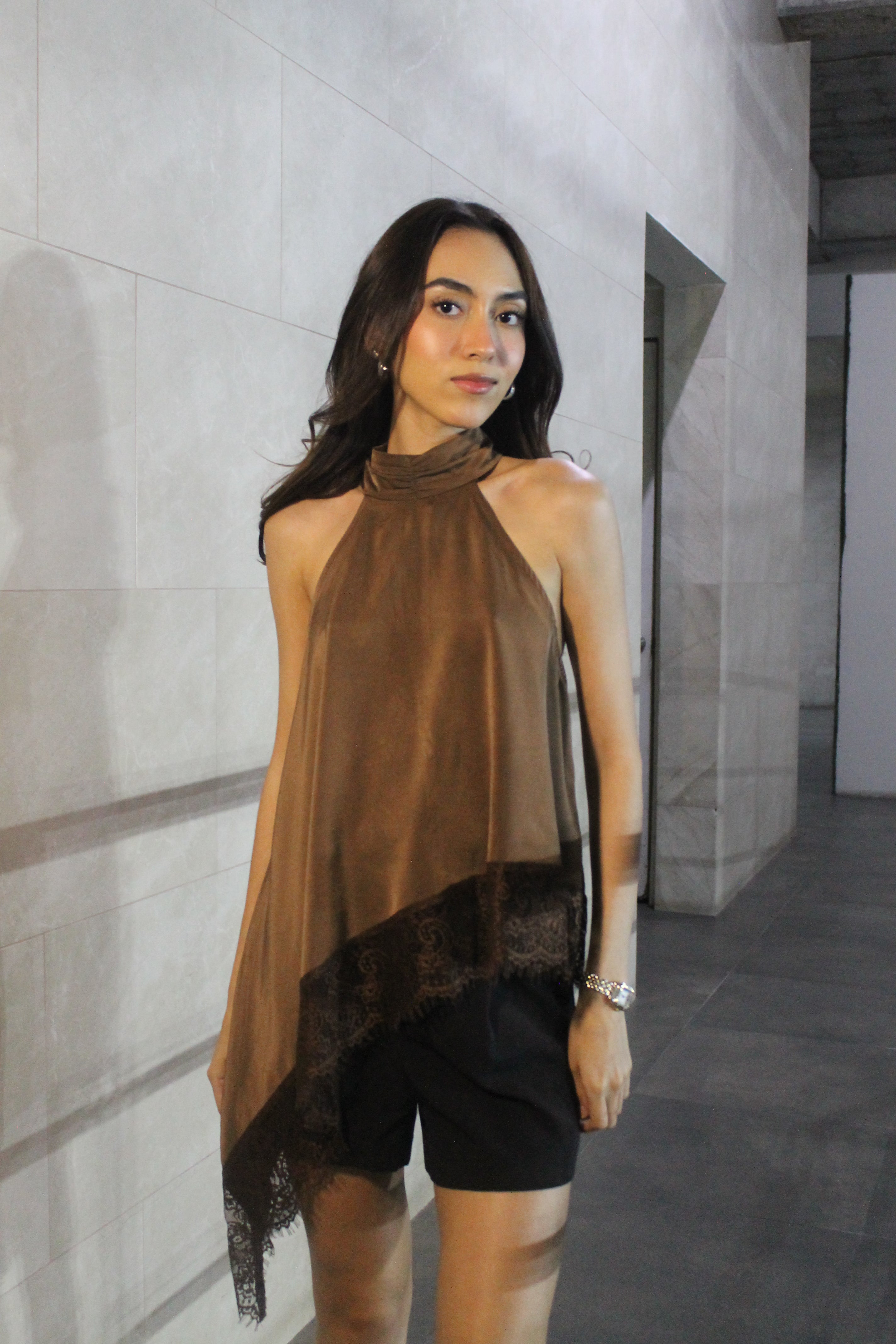 TOP HALTER SATÍN ESPRESSO