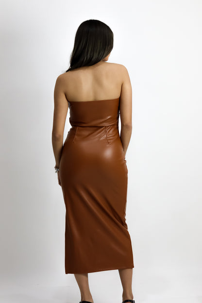 VESTIDO STRAPLESS CAMEL VINIPIEL