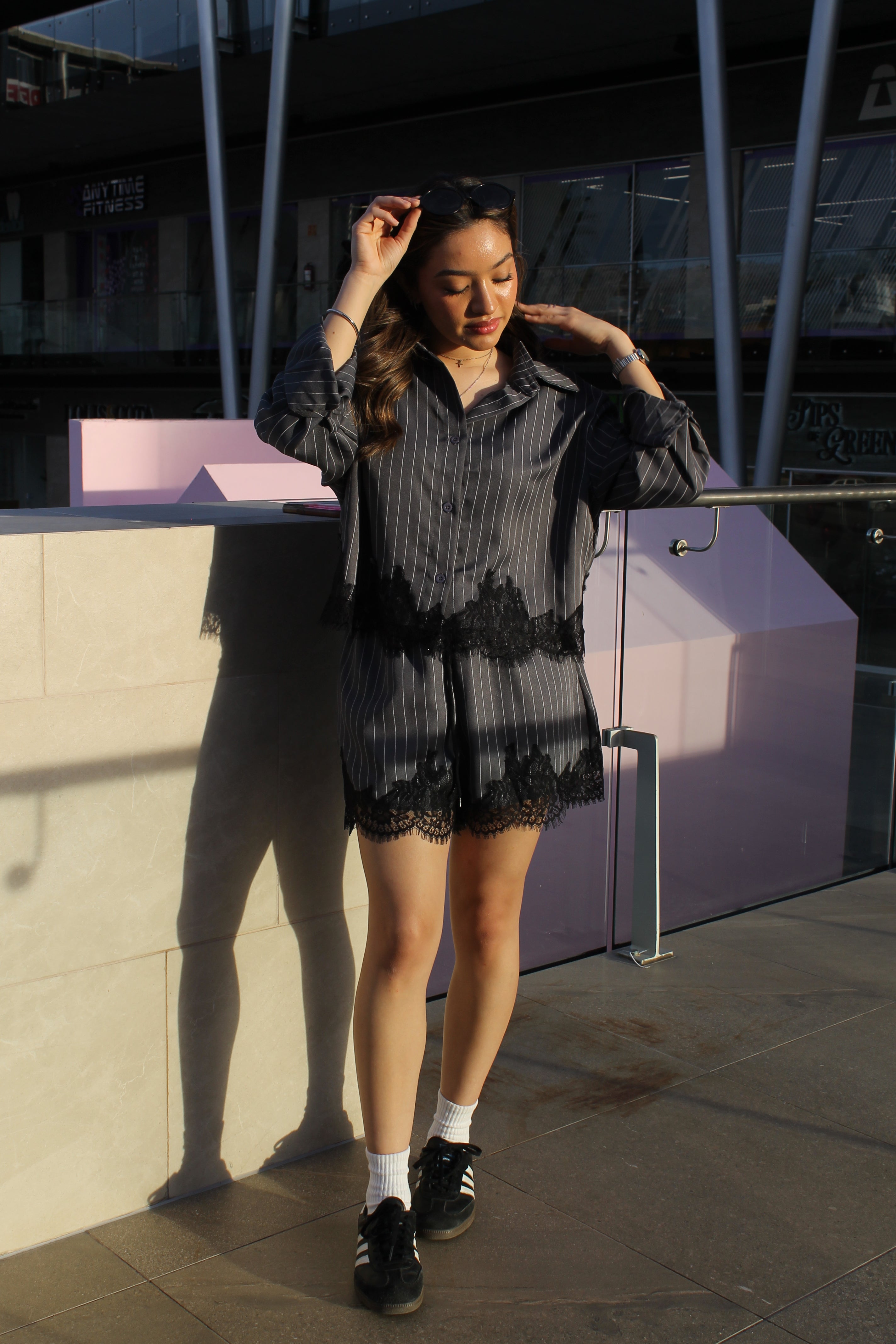 CONJUNTO COMFY GRAY ENCAJE RAYAS