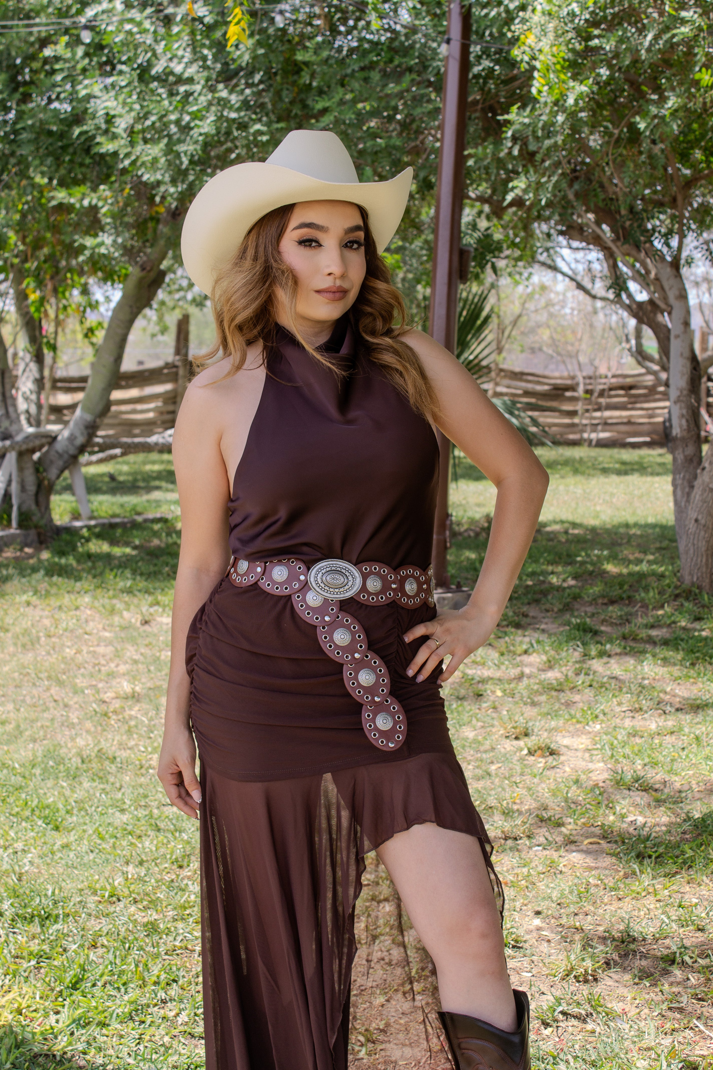 BLUSA HALTER SATÍN CAFÉ