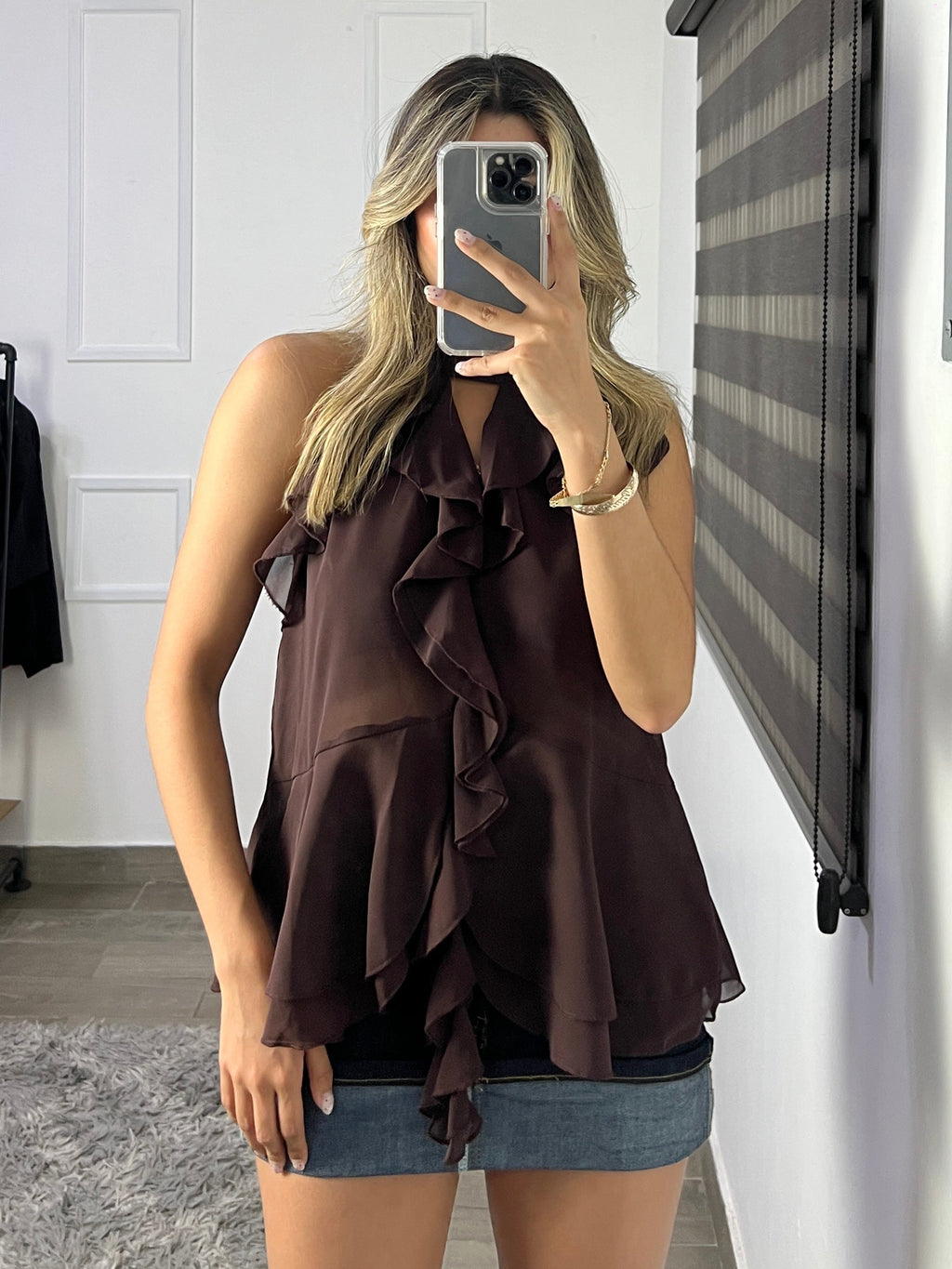 TOP HALTER CAFÉ CON OLANES