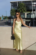VESTIDO AMARILLO SATÍN LARGO
