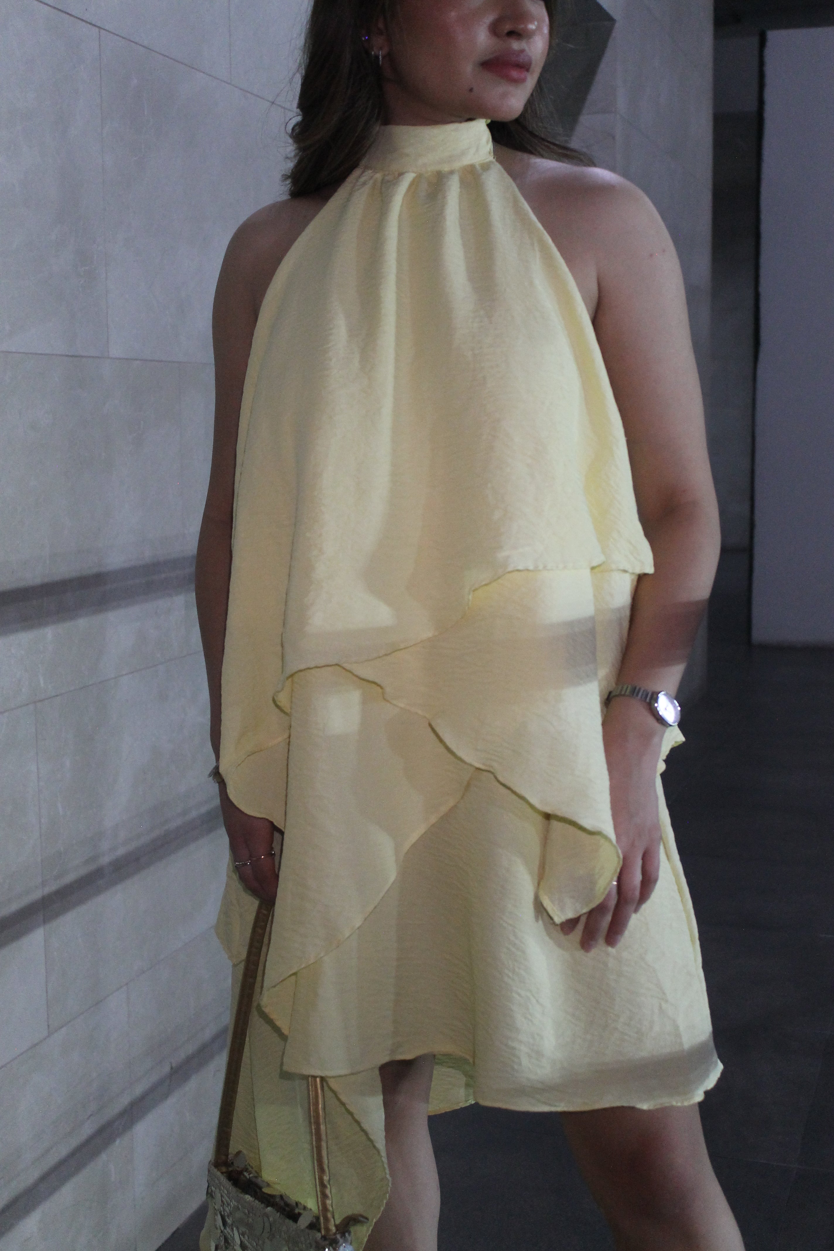 VESTIDO AMARILLO HALTER CORTO