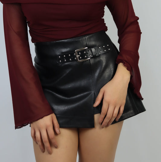 MINI FALDA SHORT NEGRA VINIPIEL