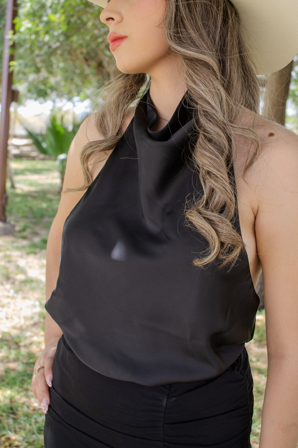 BLUSA HALTER SATÍN NEGRO