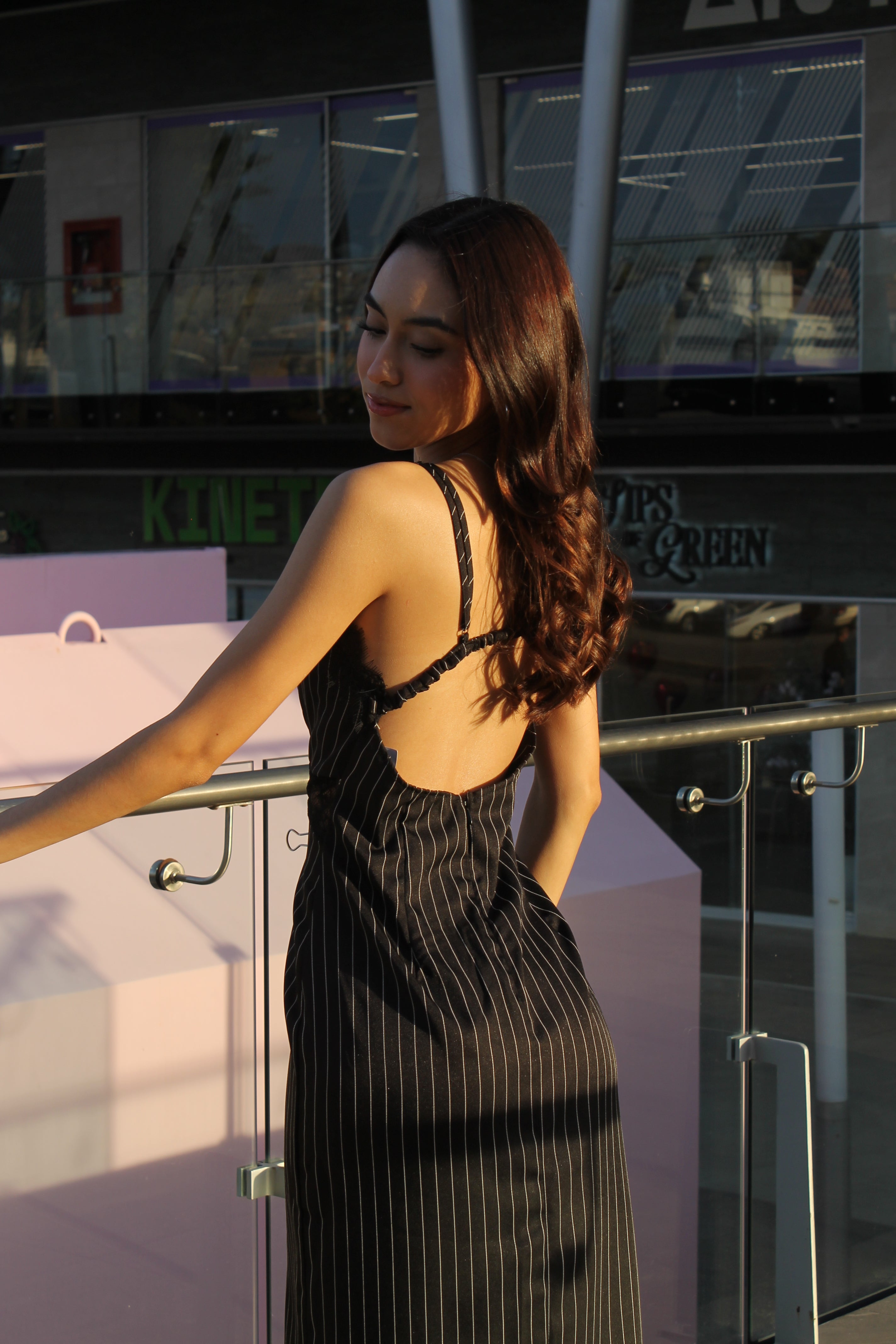 VESTIDO MIDI NEGRO DE RAYAS/ENCAJE