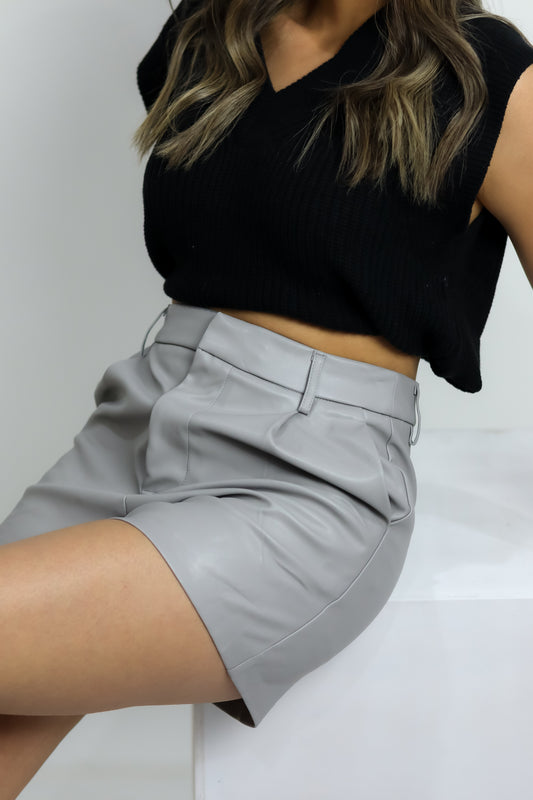 SHORT ALTO VINIPIEL GRIS