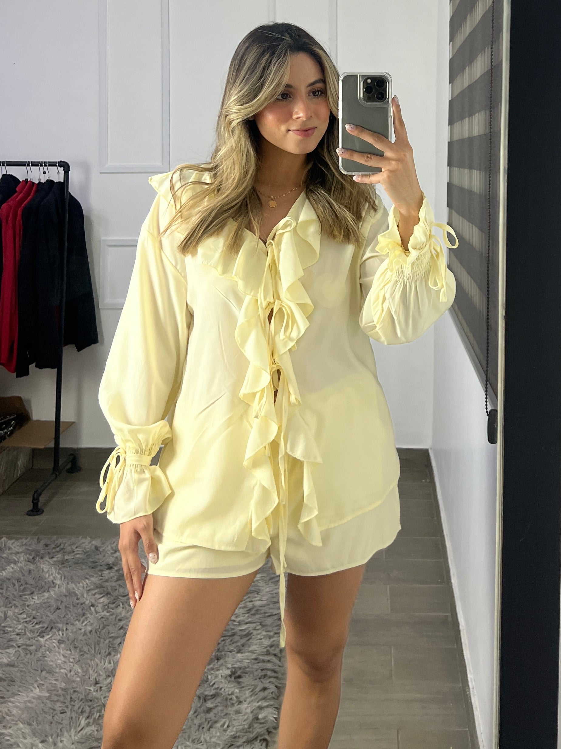 CONJUNTO AMARILLO TOP CON OLANES