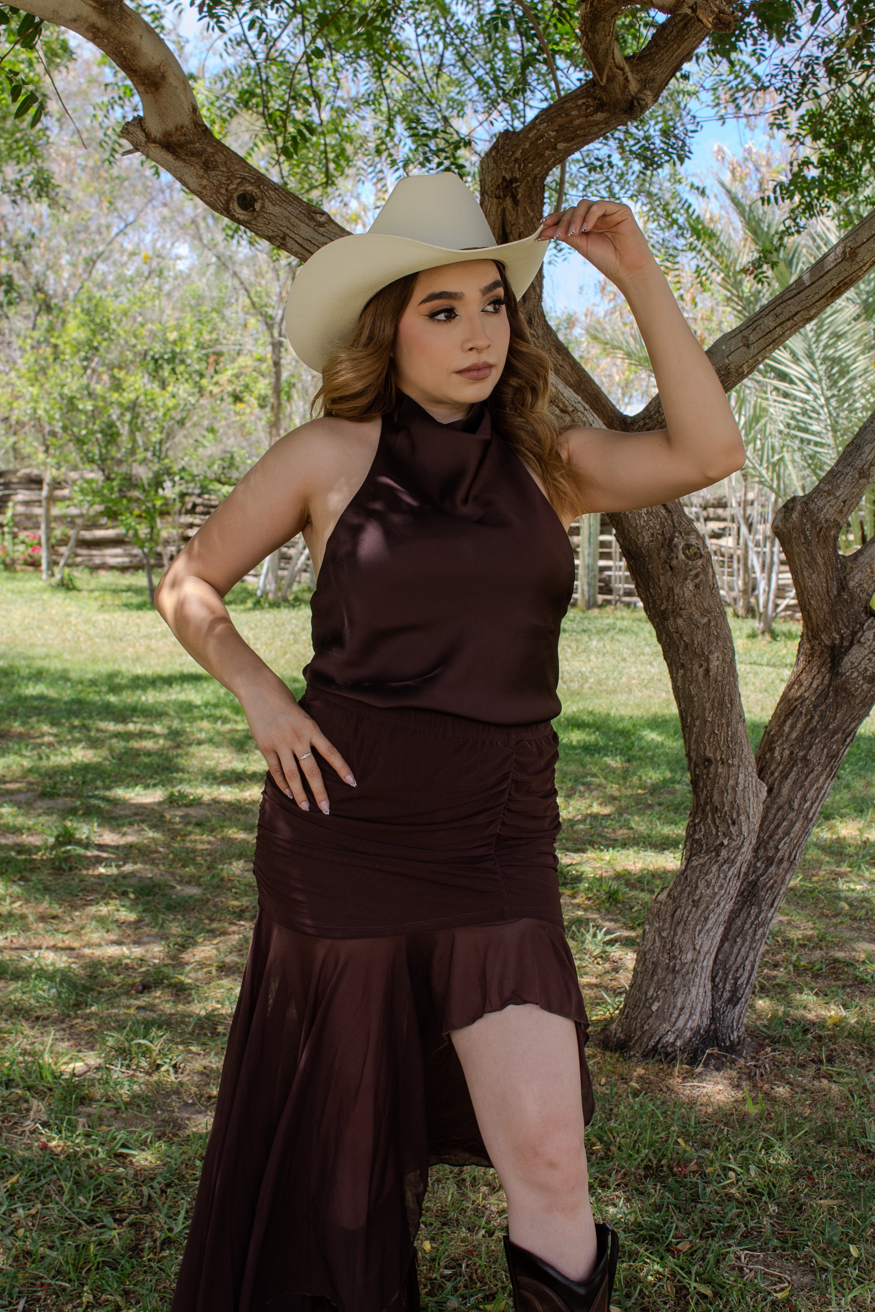 BLUSA HALTER SATÍN CAFÉ