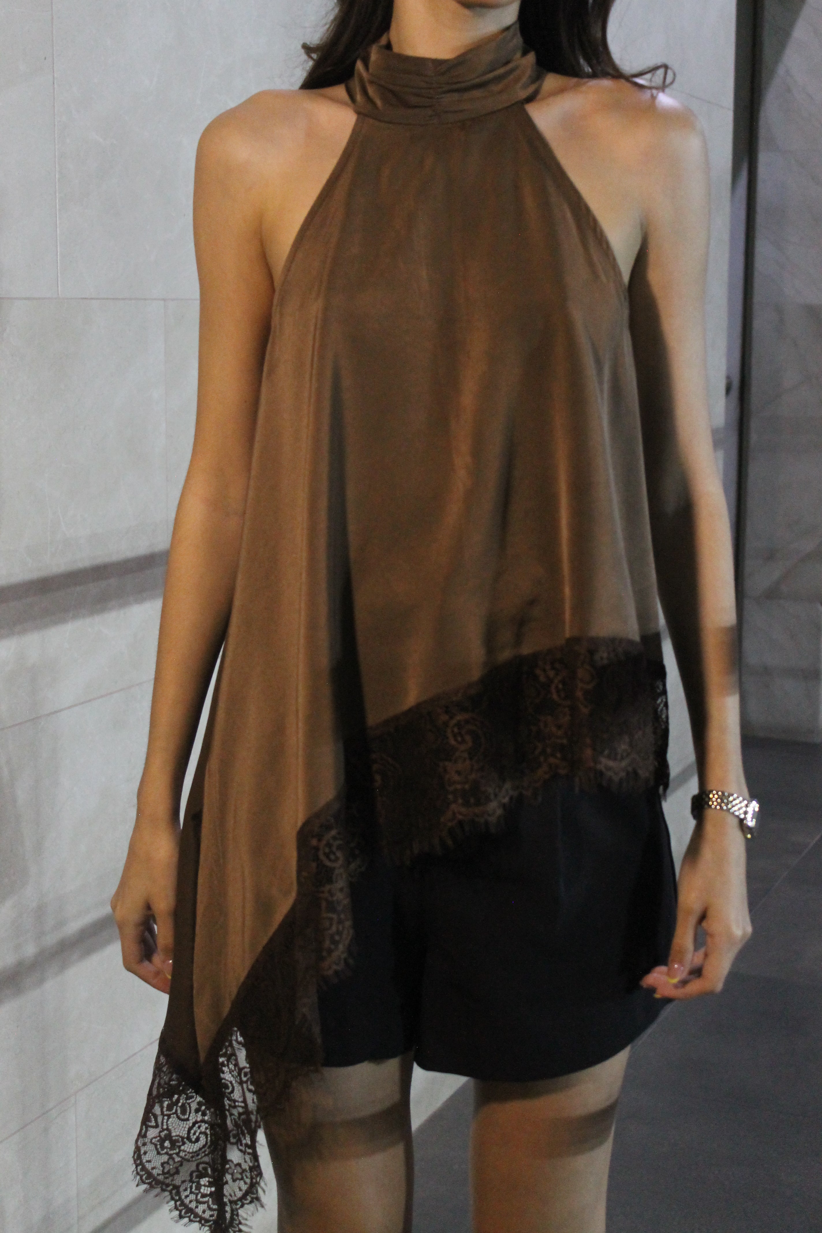 TOP HALTER SATÍN ESPRESSO