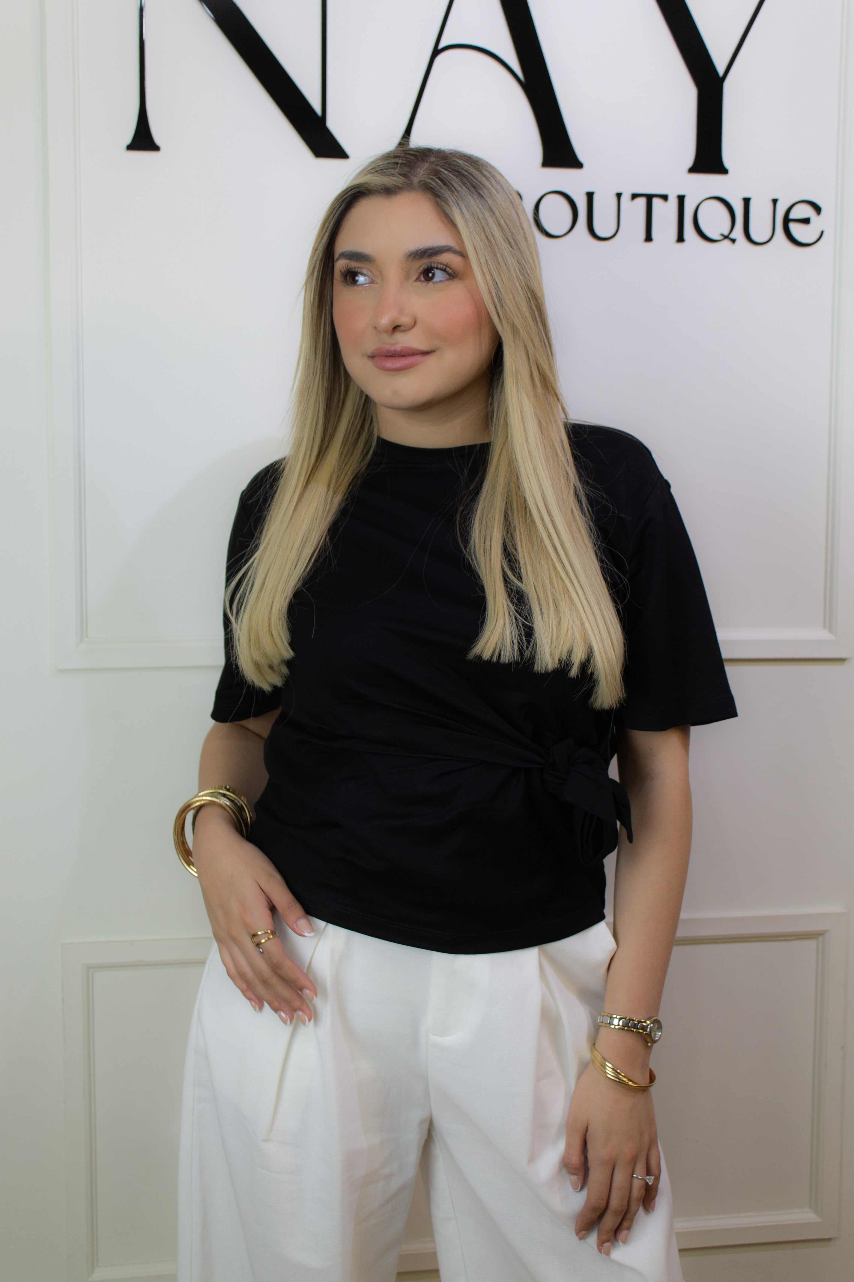 BLUSA BÁSICA MOÑO NEGRA