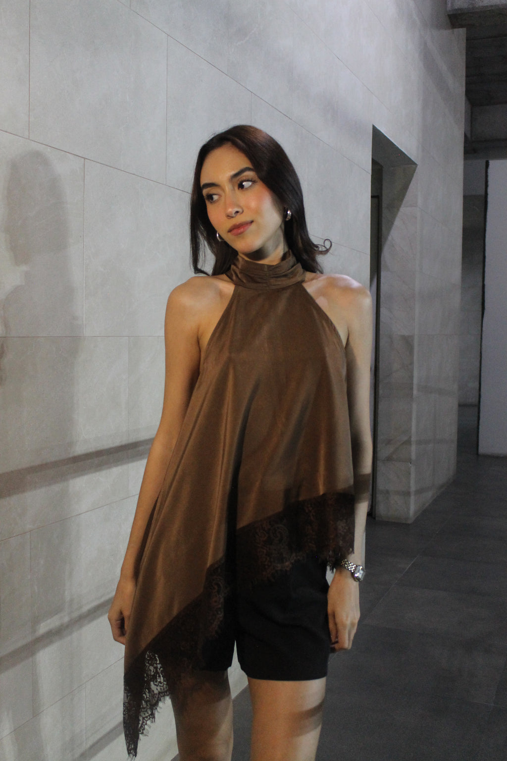 TOP HALTER SATÍN ESPRESSO