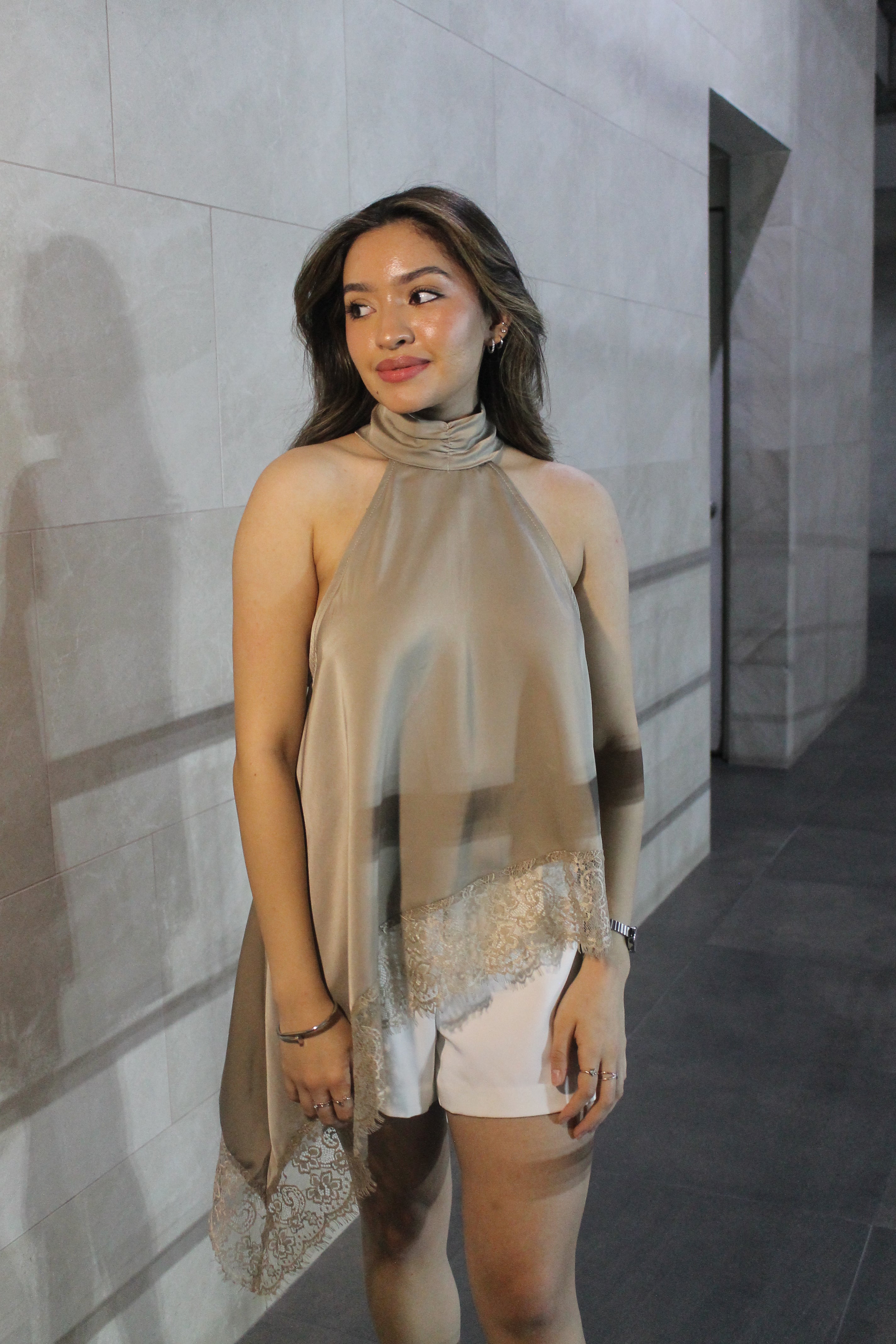 TOP HALTER SATÍN CHAMPAGNE ENCAJE