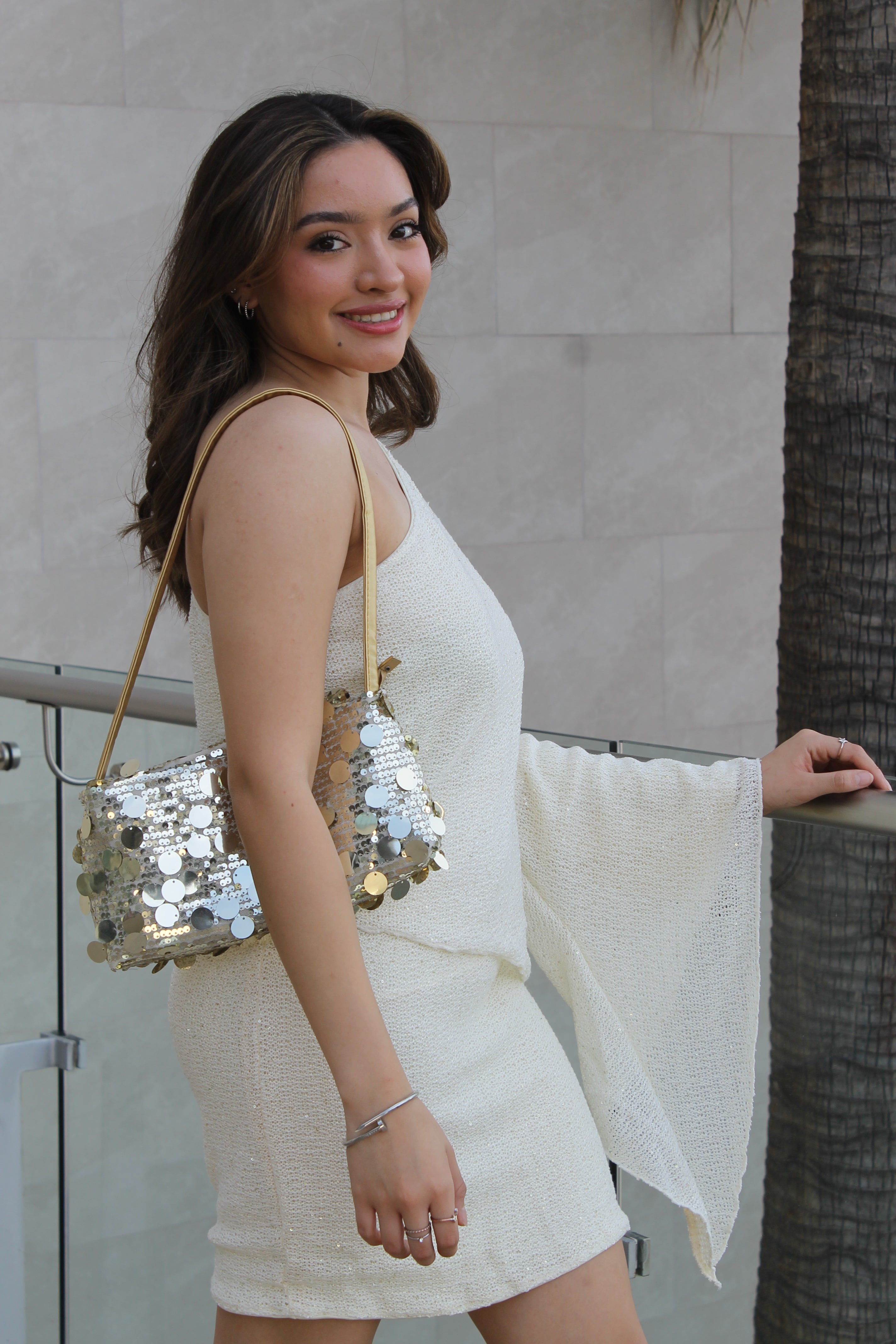 VESTIDO BEIGE SIN HOMBRO