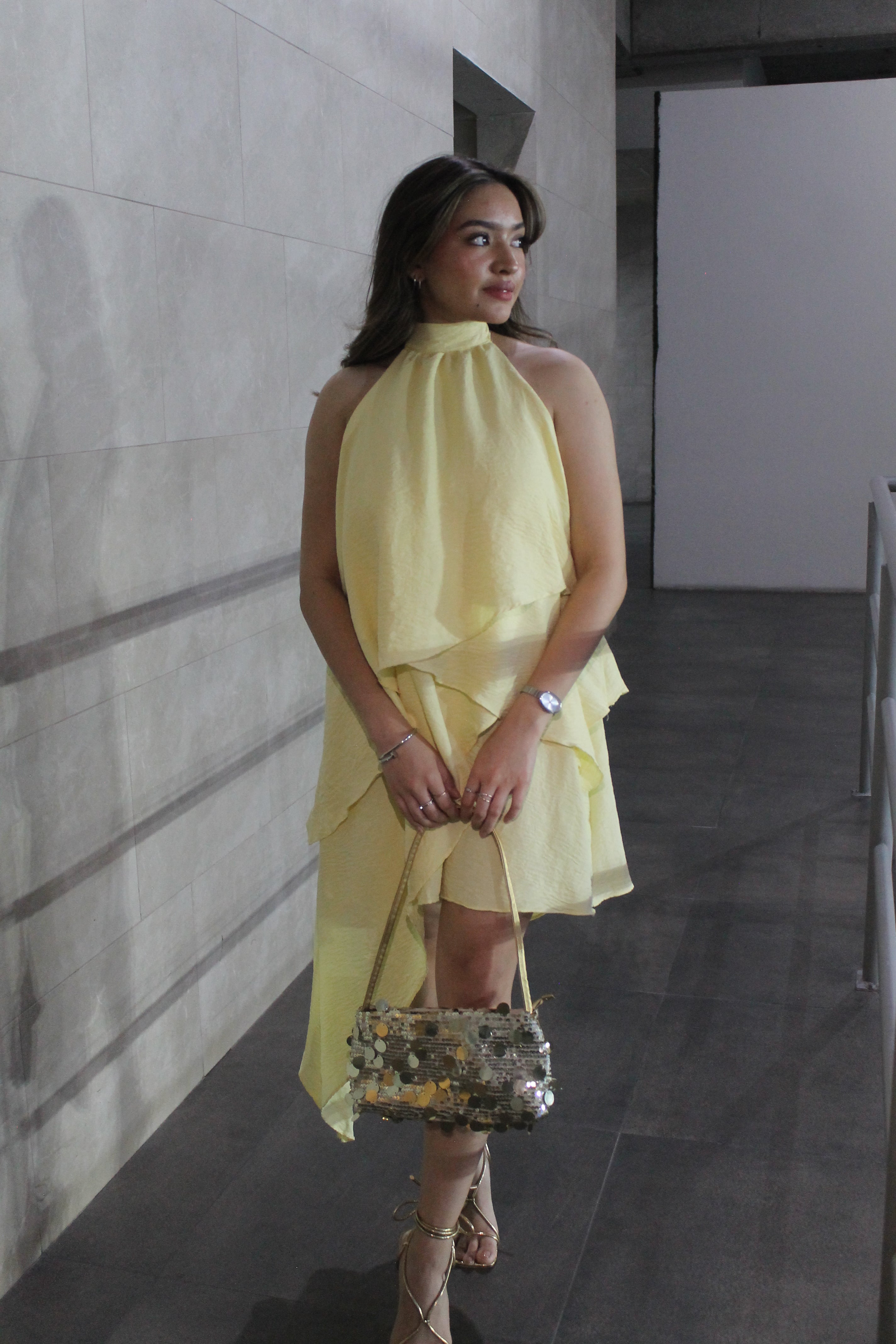 VESTIDO AMARILLO HALTER CORTO