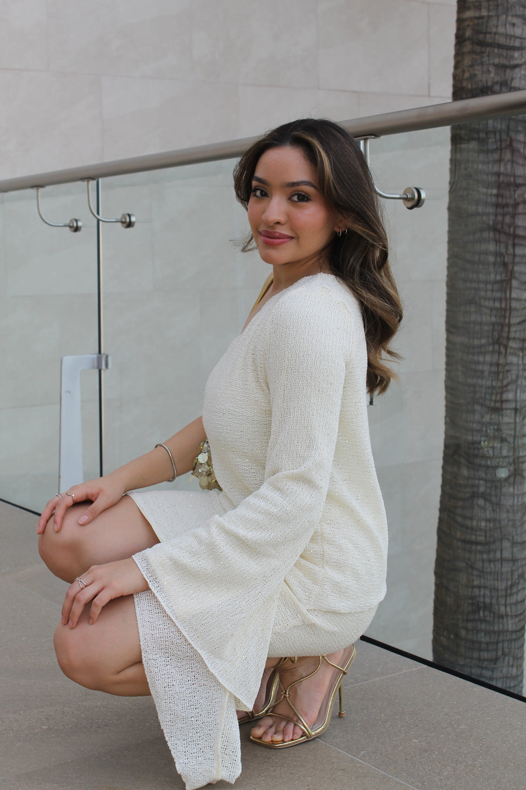 VESTIDO BEIGE SIN HOMBRO