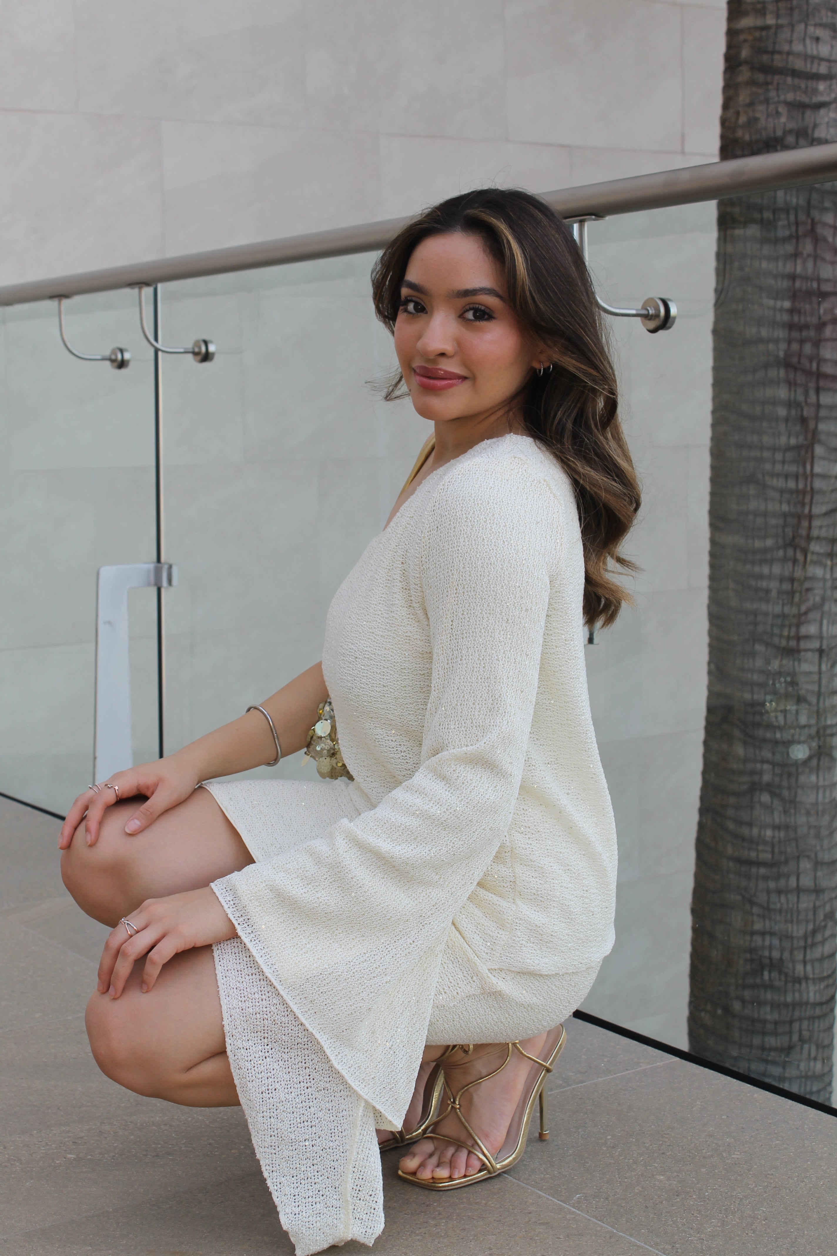 VESTIDO BEIGE SIN HOMBRO