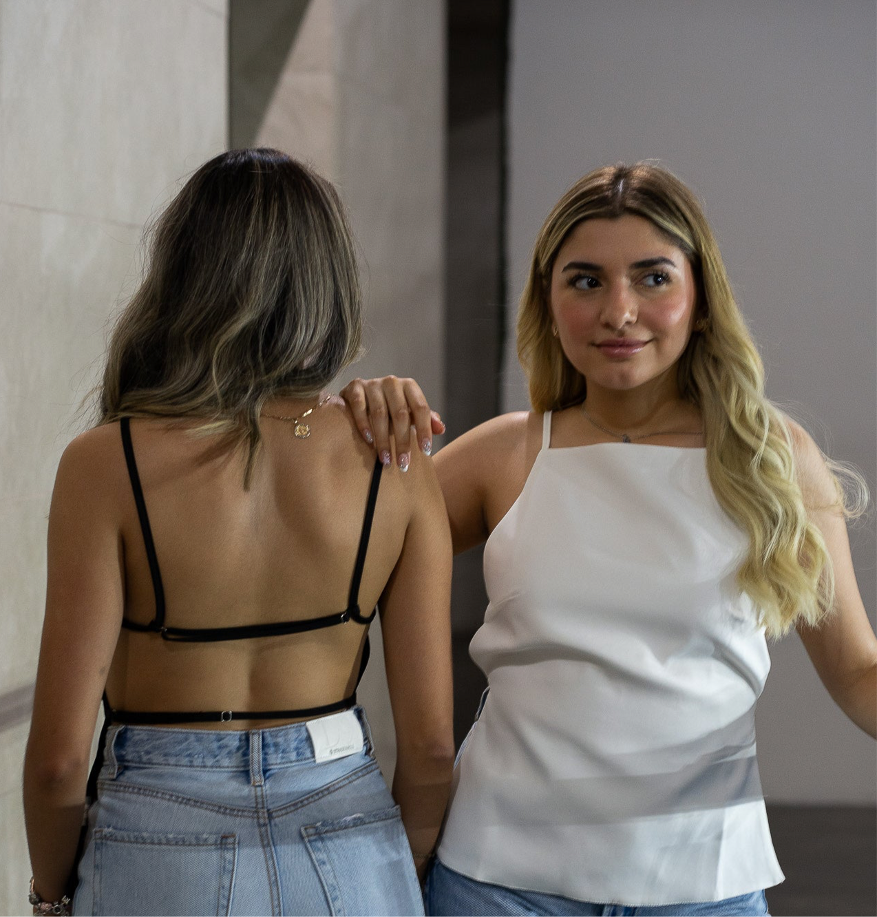 WHITE BACKLESS TOP