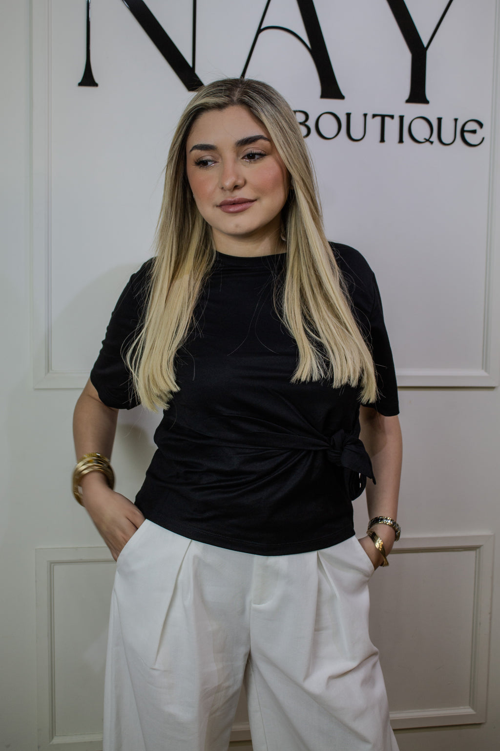 BLUSA BÁSICA MOÑO NEGRA