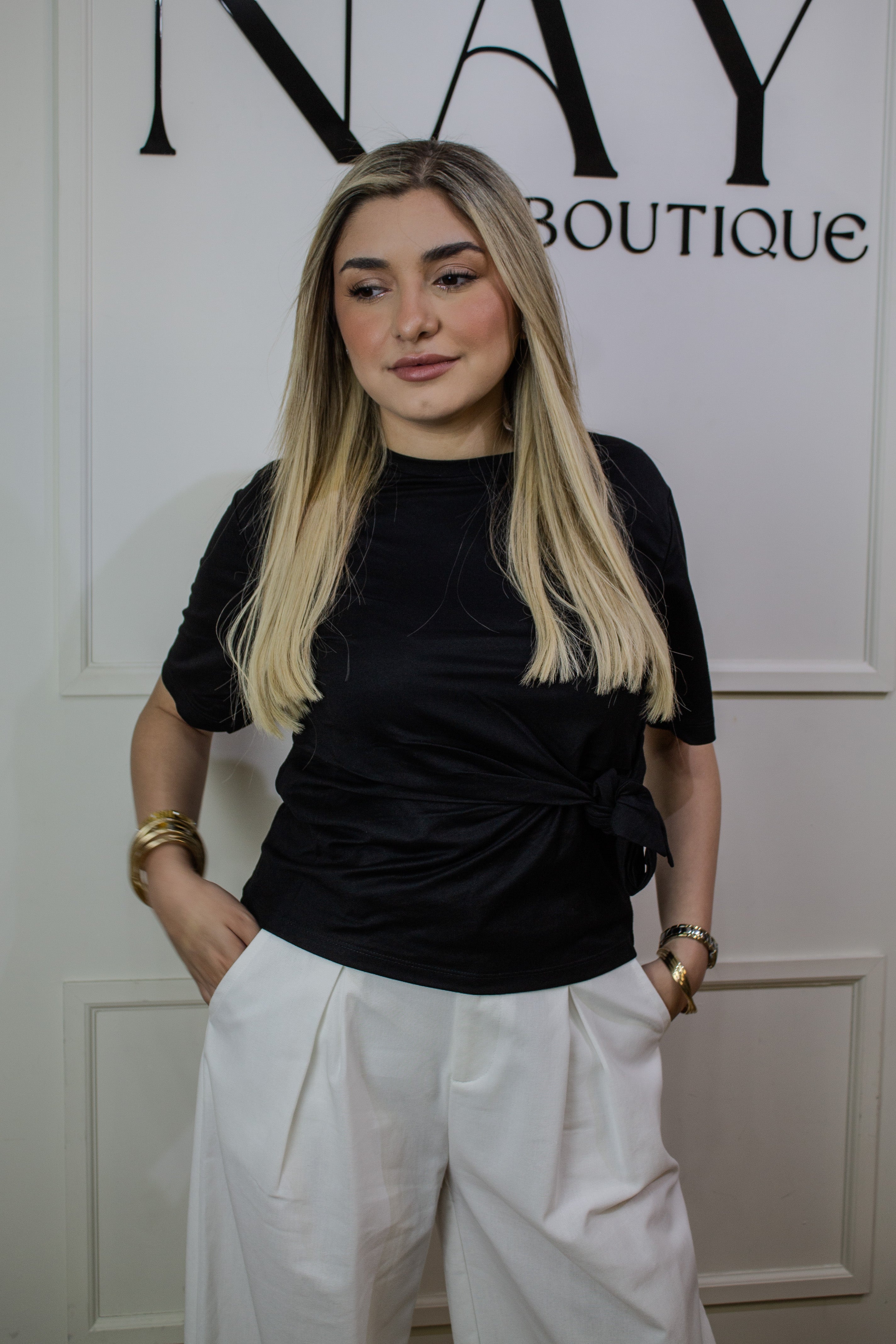 BLUSA BÁSICA MOÑO NEGRA